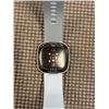Image 4 : FITBIT VERSA 4 SMARTWATCH - TESTED WORKING, RETAIL $259