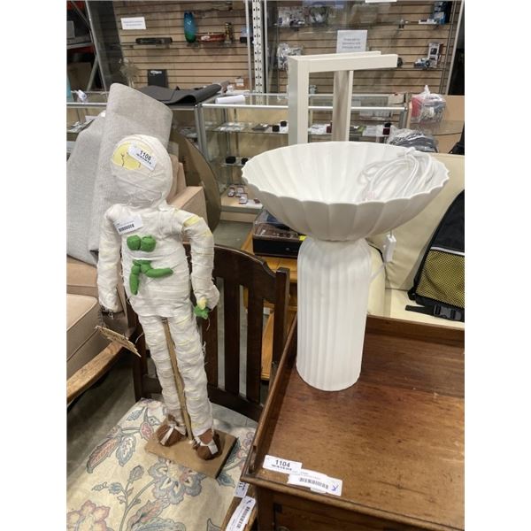 DECORATIVE TRABLE LAMP AND MUMMY DECOR