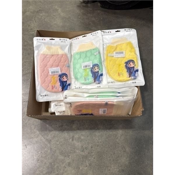 25 NEW EXFOLIATING MITTS, 3 COLORS, ASSORTED COLOR QUANTITY