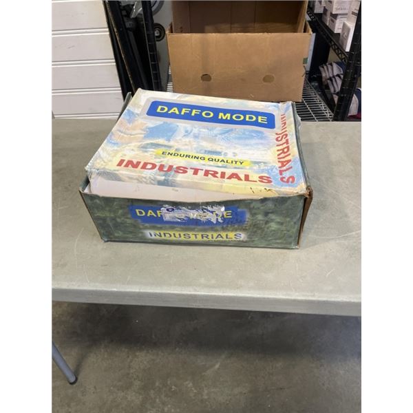 NEW PAIR OF DAFFO MODE STEEL TOE BOOTS SIZE 11, BLACK