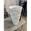 Image 3 : WHITE DECORATIVE VASE AND SQUARE PLANTER