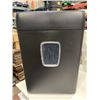 Image 1 : INSIGNIA 10 SHEET PAPER SHREDDER WORKING