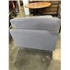 Image 3 : GREY LOUNGE CHAIR