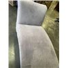 Image 3 : GREY LOUNGE CHAIR
