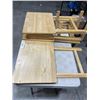 Image 1 : 4 FOLDING TV TRAYS