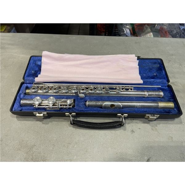 VINTAGE CASED GEMEIBHARDT ELKHART FLUTE IN CASE