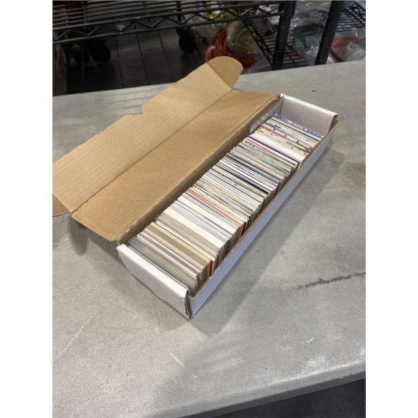 ASSORTED BASKETBALL AND HOCKEY CARDS