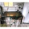 Image 1 : Table & Trellises B