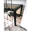 Image 4 : Table & Trellises B