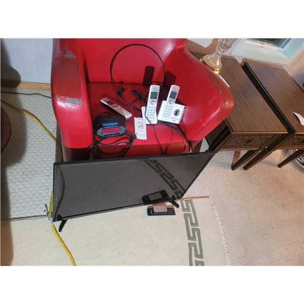 Samsung 32" TV, Clock,Phones A