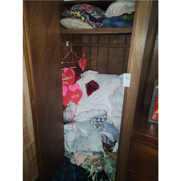 Bedding & Cushions B