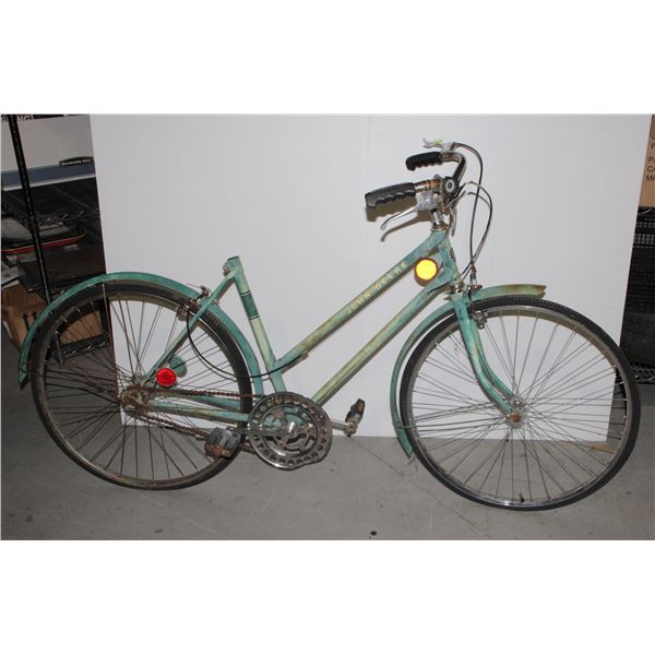 VINTAGE JOHN DEERE LADIES TOURING BIKE