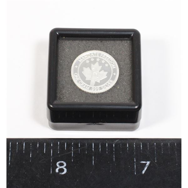 1 GRAM SILVER ROUND IN GEMSTONE DISPLAY CASE