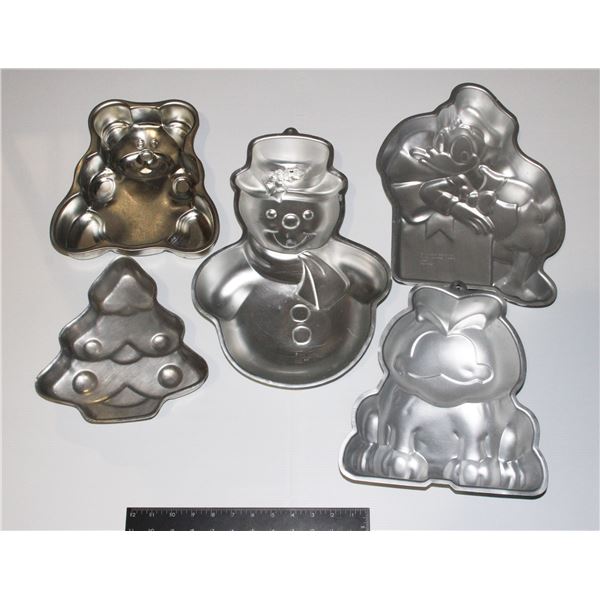 LOT OF 5 ASSORTED BAKING PANS,