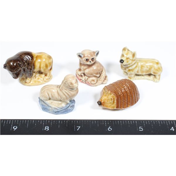 VINTAGE LOT WADE FIGURES ENGLAND