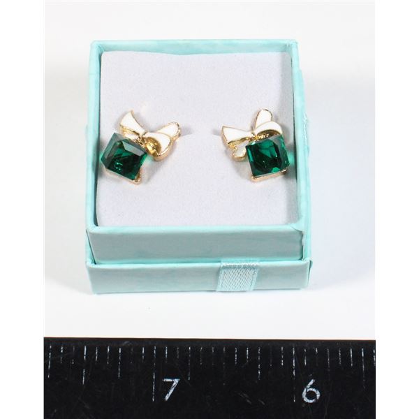 NEW SQUARE GREEN RHINESTONE BOW STUD EARRINGS