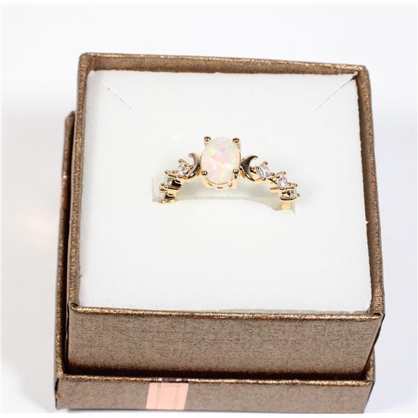 NEW SIZE 6 GOLD TONE MOON DESIGN RHINESTONE RING