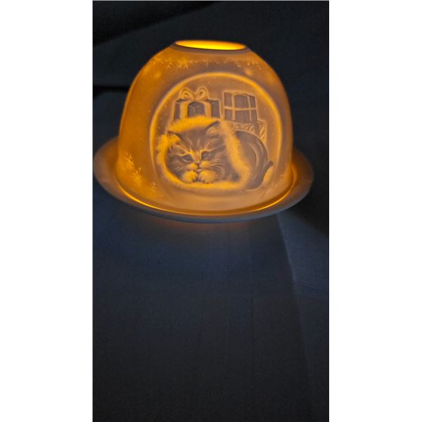 NEW PORCELAIN DOME TEA LIGHT CHRISTMAS CATS DESIGN