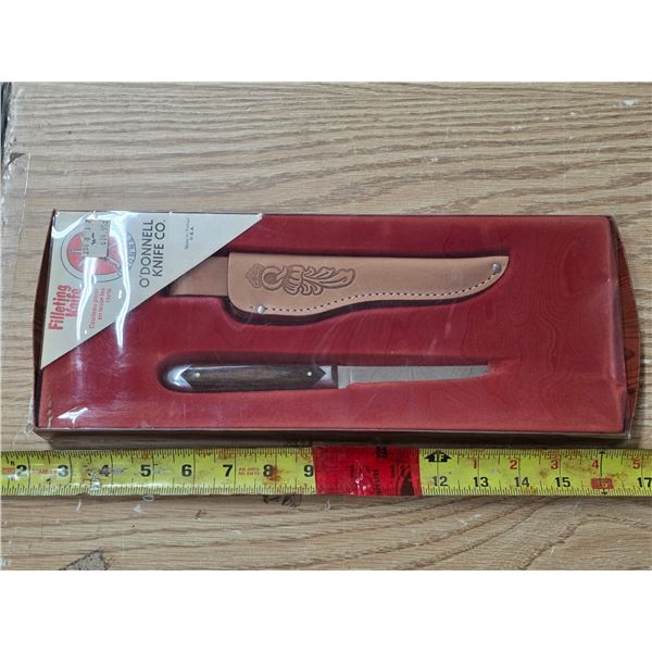 Filleting knife with sheath