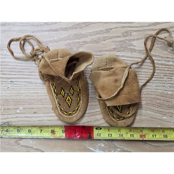 Beaded moccasins- 7" heel to toe