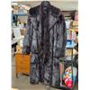 Image 2 : SAF Woman's fur coat and scarf- 40"L