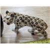 Image 3 : Jaguar statue and vase