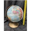 Image 2 : Globe By Macleans