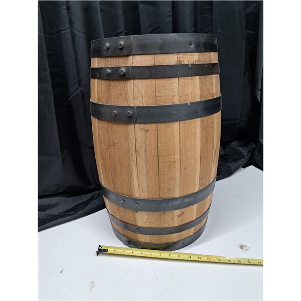 "wooden barrel keg