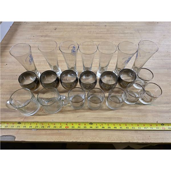 Lot of glassware