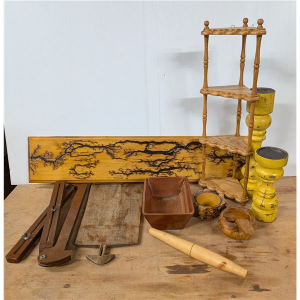 Lot of Wooden Décor (wood basket, mini shelf, boards, etc._