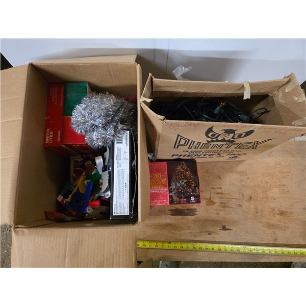 Christmas décor and lights