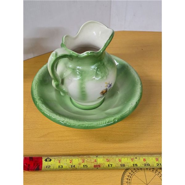 Pottery basin with pitcher