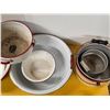 Image 3 : Enamel ware pots