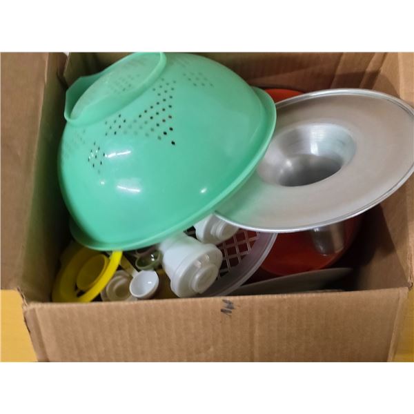 Lot of kitchenware