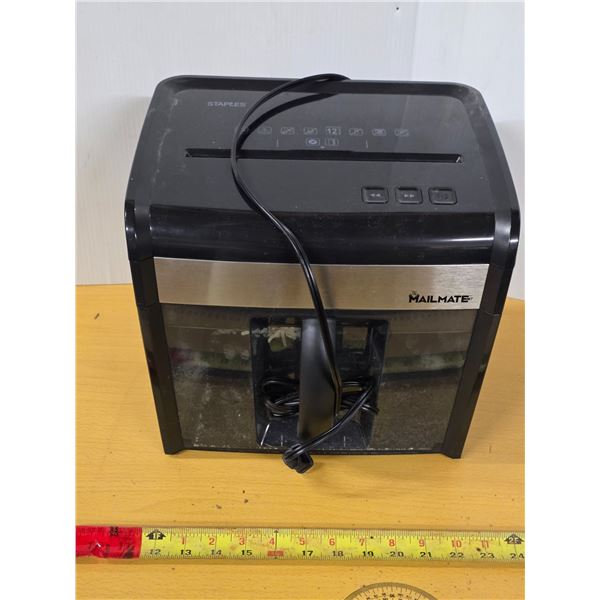Staples paper shredder- works