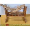 Image 2 : Wood cradle and wood figures