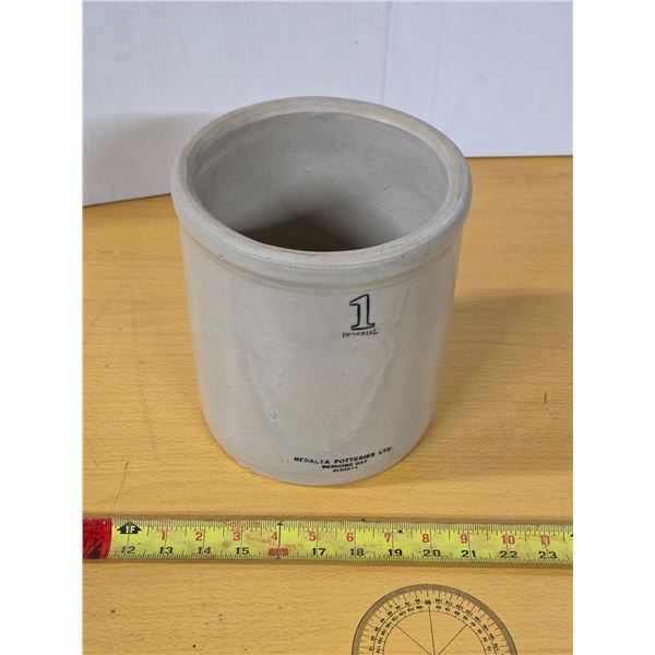 #1 imperial crock- no cracks- 9"H