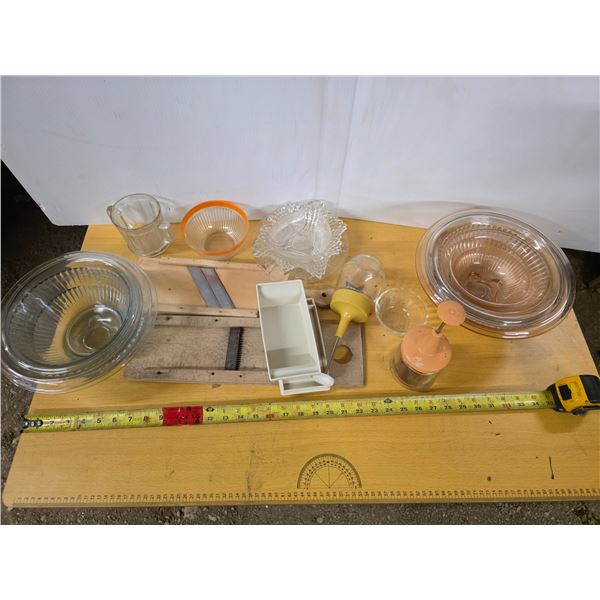 Lot of glass bowls and kitchen ware