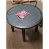 Image 1 : Plastic table 36"W