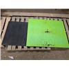 Image 1 : Rubber mat and piece of plywood