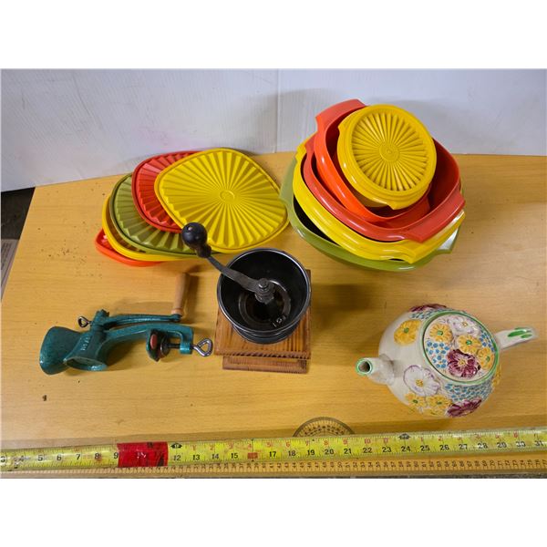 Lot of misc kitchen items