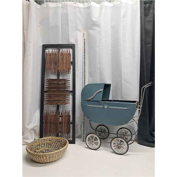 "vintage stroller, basket, décor"