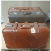 Image 1 : (3) Vintage Suite Case.