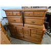 Image 5 : 6 piece bedroom set- with dressers and mirror