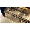 Image 5 : COMMERCIAL BAR UNIT WITH BUILT IN STAINLESS 4 DOOR COOLER, DOUBLE SINK, 2 DRAWERS &