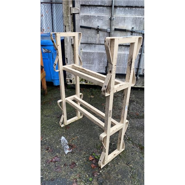 BEIGE METAL KEG STAND