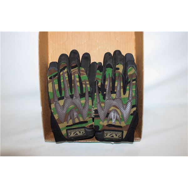 2X IMPACT RESISTANT MEDIUM SIZE CAMO GLOVES