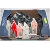 Image 1 : FLAT OF (5) CERAMIC CHRISTMAS HOUSES