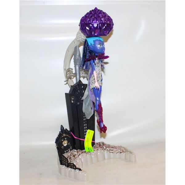 MONSTER HIGH DOLL