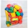 Image 1 : BAG OF OLD TUPPERWARE TOYS